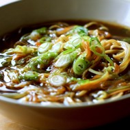 Азиатский суп с яичной лапшой