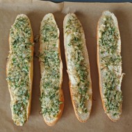 Багет с чесноком и сыром