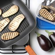 Баклажаны на гриле под соусом из йогрута