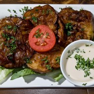 Баклажаны на гриле с йогуртовым соусом