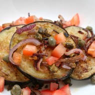 Баклажаны на гриле с сальсой