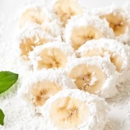 Бананы в кокосе и сливках