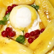 Банановое соте с соусом пралине и кардамоном