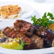 Бараньи шашлыки в йогурте и специях с цукини