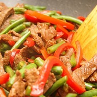 Баранина с перцами и фасолью