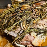 Баранина, запеченная с розмарином