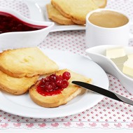 Базельские тосты с вишнями