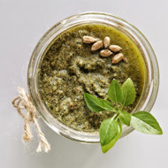 Базиликовый соус-намазка на сливочном масле