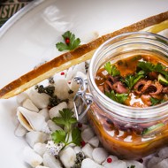 Бэби-осьминоги в банке