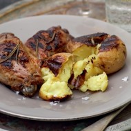 Бедрышки цесарки с картофелем и розмарином