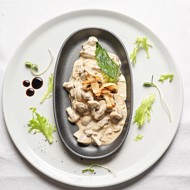 Бефстроганов из телятины с грибами и луком