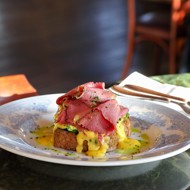 Бенедикт с пастрами