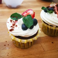 Безглютеновые капкейки с вишневым конфитюром