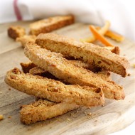 Бискотти с пармезаном и черным перцем