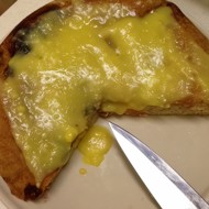 Бисквит с лимоном и клубникой