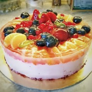 Бисквитно-ягодный торт