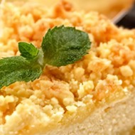 Быстрая творожная запеканка из сливочной крошки