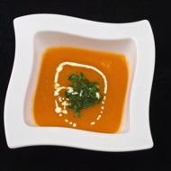 Быстрый морковный суп-пюре с укропным песто