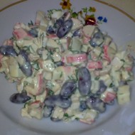 Быстрый салат с фасолью и крабовыми палочками