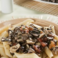 Быстрое грибное рагу в сливочном соусе с тимьяном