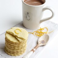 Быстрое песочное печенье в молочном шоколаде