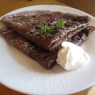 Блинчики из гречневой муки с ягодным ассорти