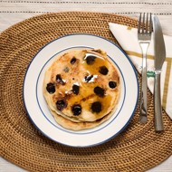 Блинчики из рикотты с черникой