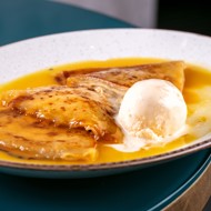 Блинчики креп-сюзетт с апельсиновым соусом