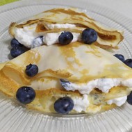 Блинчики с сыром рикотта и голубикой