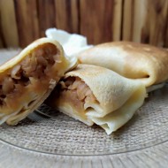 Блинчики с яблоком и корицей