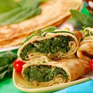 Блинчики со шпинатом и четырьмя сырами