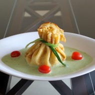 Блинные мешочки с соусом из спаржи