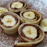 Блинный ролл с бананом и шоколадной пастой