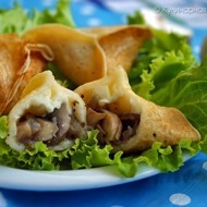 Блины на дрожжах с грибами и сыром