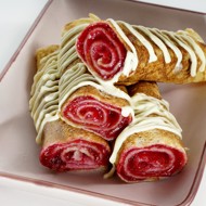 Блины с брусникой и белым шоколадом