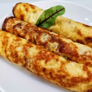 Блины с лососем и соусом тартар