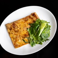 Блины с маасдамом и соусом бешамель