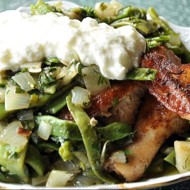 Борани из курицы со стручками фасоли и яйцом