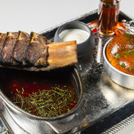 Борщ с копчеными говяжьими ребрами