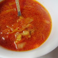 Борщ со сметаной и зеленью