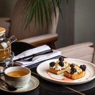 Бриошь с сыром рикотта и ежевикой