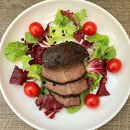 Брискет из говядины с перцем, паприкой и горчицей в духовке