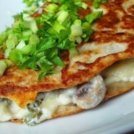 Бризоль с зеленью и шампиньонами