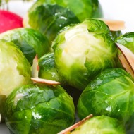 Брюссельская капуста с лимонным соком и миндалем