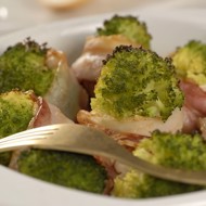 Брокколи в беконе