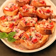 Брускетта классическая и с грибами