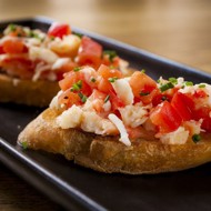 Брускетта с камчатским крабом