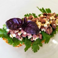 Брускетта с оливками и сыром