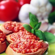 Брускетта с томатом