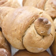 Булочки на кефире без дрожжей с яйцами